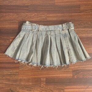 Fashion Nova Paige Pleated Tinted Denim Mini Skirt Womens Medium NWT! Denim Belt